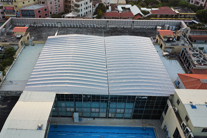 金银湾篮球场电动伸缩雨棚